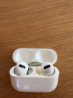 Apple AirPods Pro mit Ladecase A2084 okay Zustand