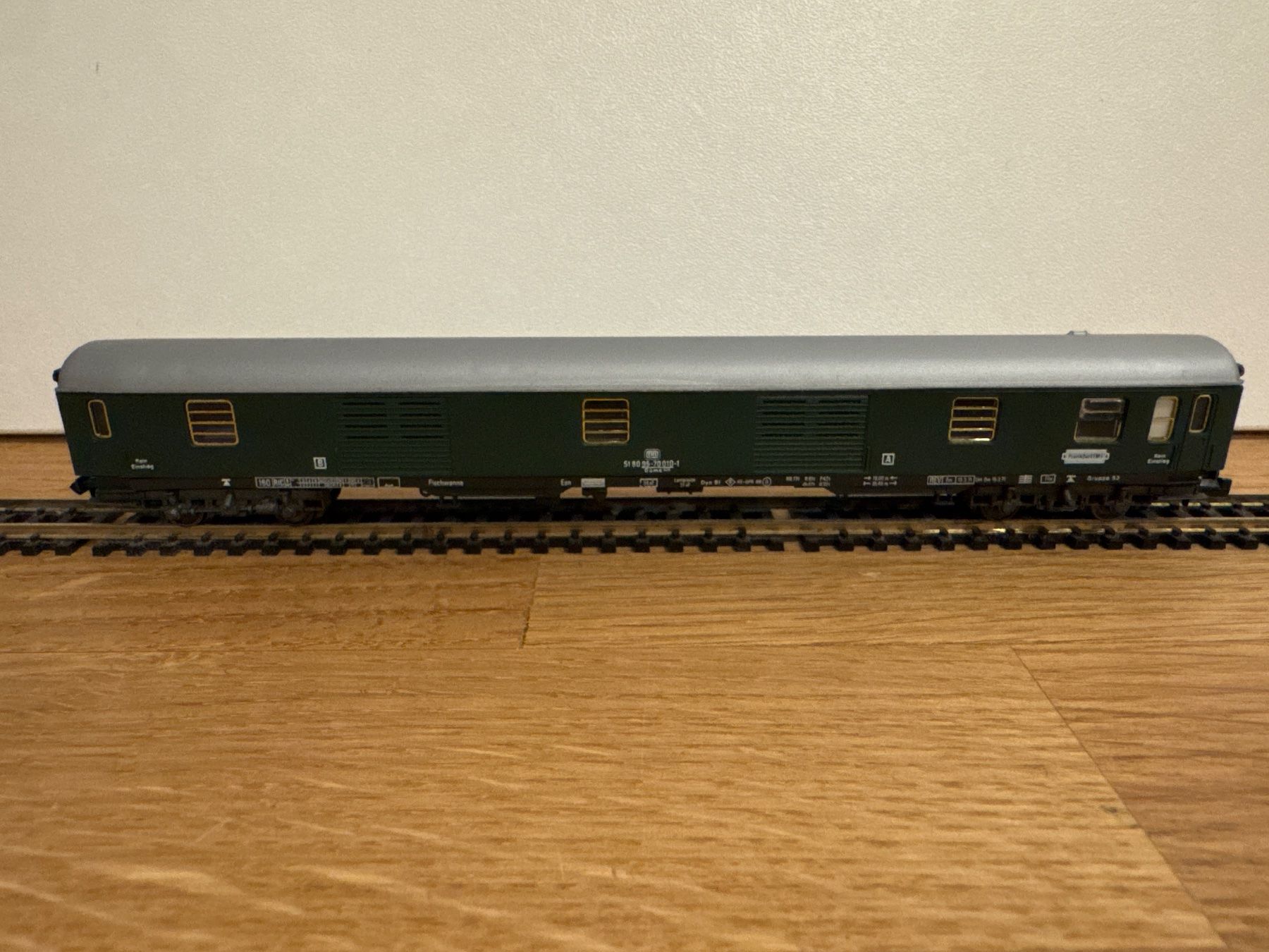 Fleischmann Modellini di ferrovie: Fleischmann 8100 DB Gepäckwagen – Nuovo (secondo la descrizione) da Schlierbach venduto da Look8 3