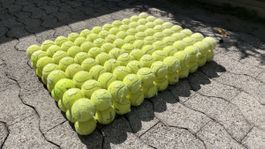 935 Tennisbälle, recyclet, zusammengeklebt