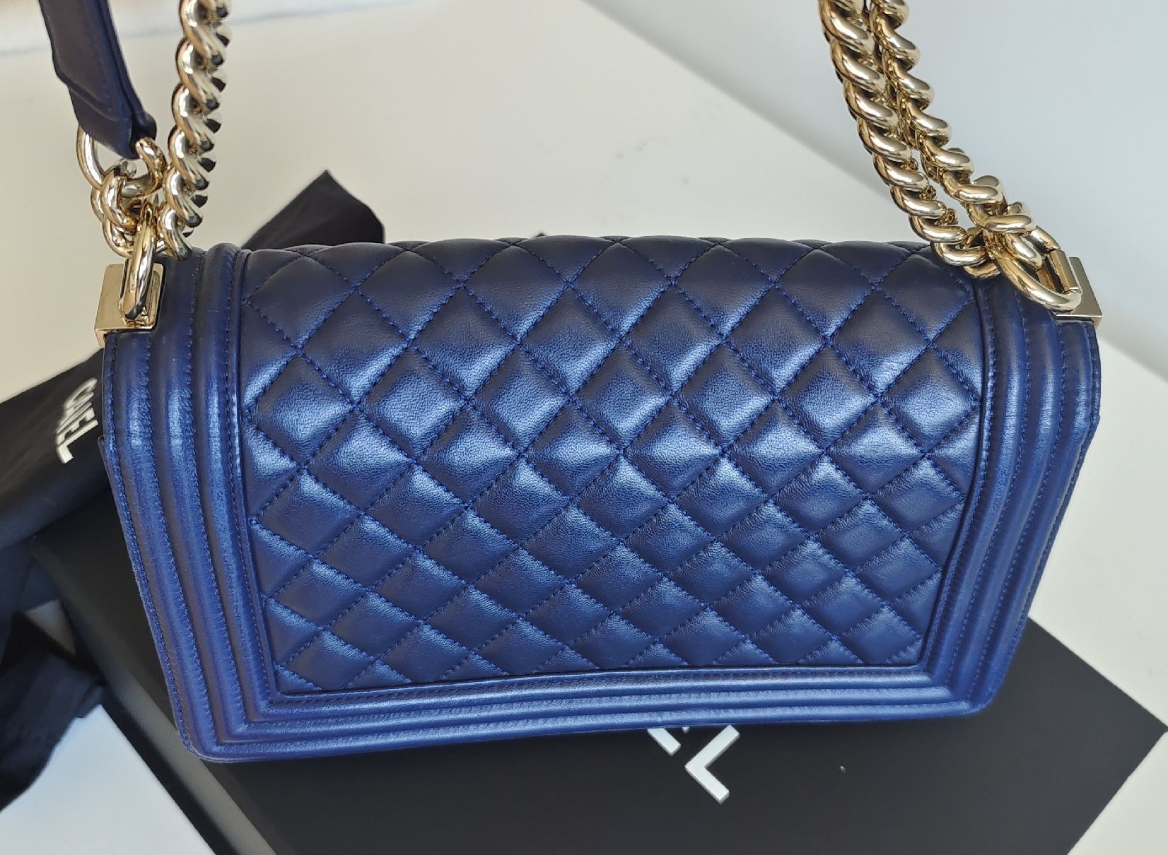 Chanel Borse da donna: Chanel Boy bag, old medium, navy / gold – Usato da Meilen venduto da Aphrodite87 3