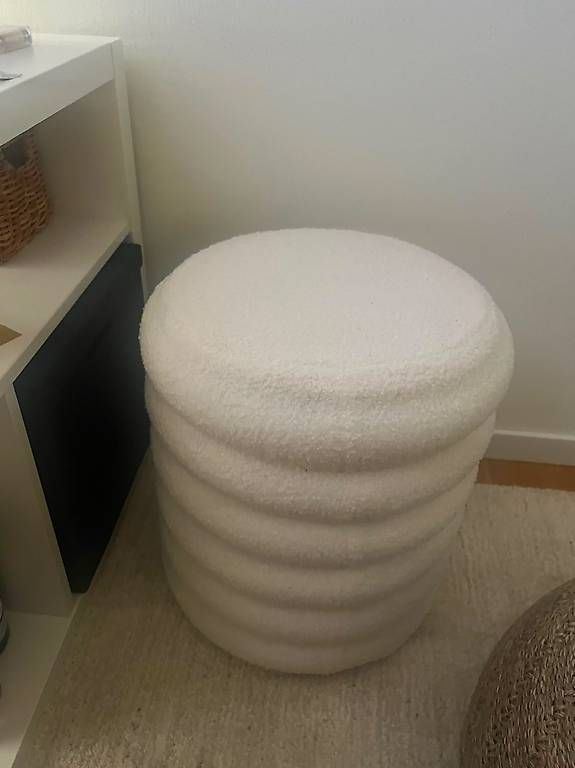 Hocker: Pouf  – Neu und originalverpackt aus Ennetbaden von TheOBerna