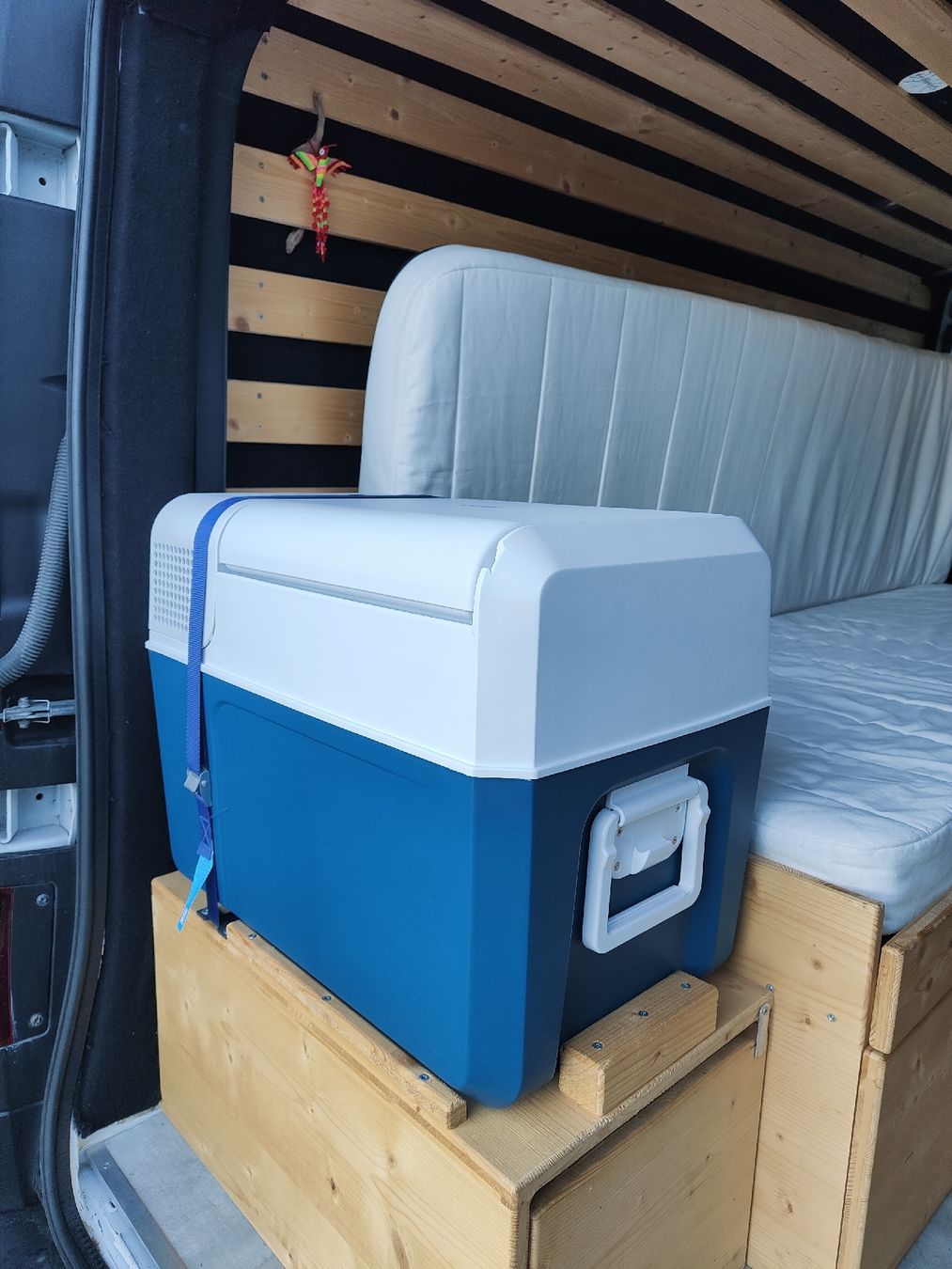 Renault Camping Fahrzeuge: Renault Trafic Camper Van (MFK April 26) – Gebraucht aus Speicher von lucenera 7