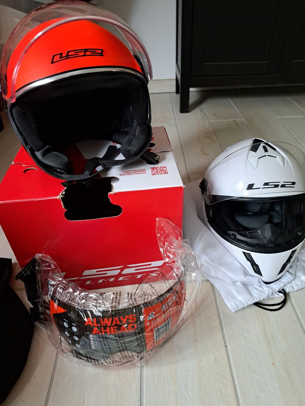 Helme & Visiere: Casques... – Gebraucht aus Bassecourt von Lupomiki1 1