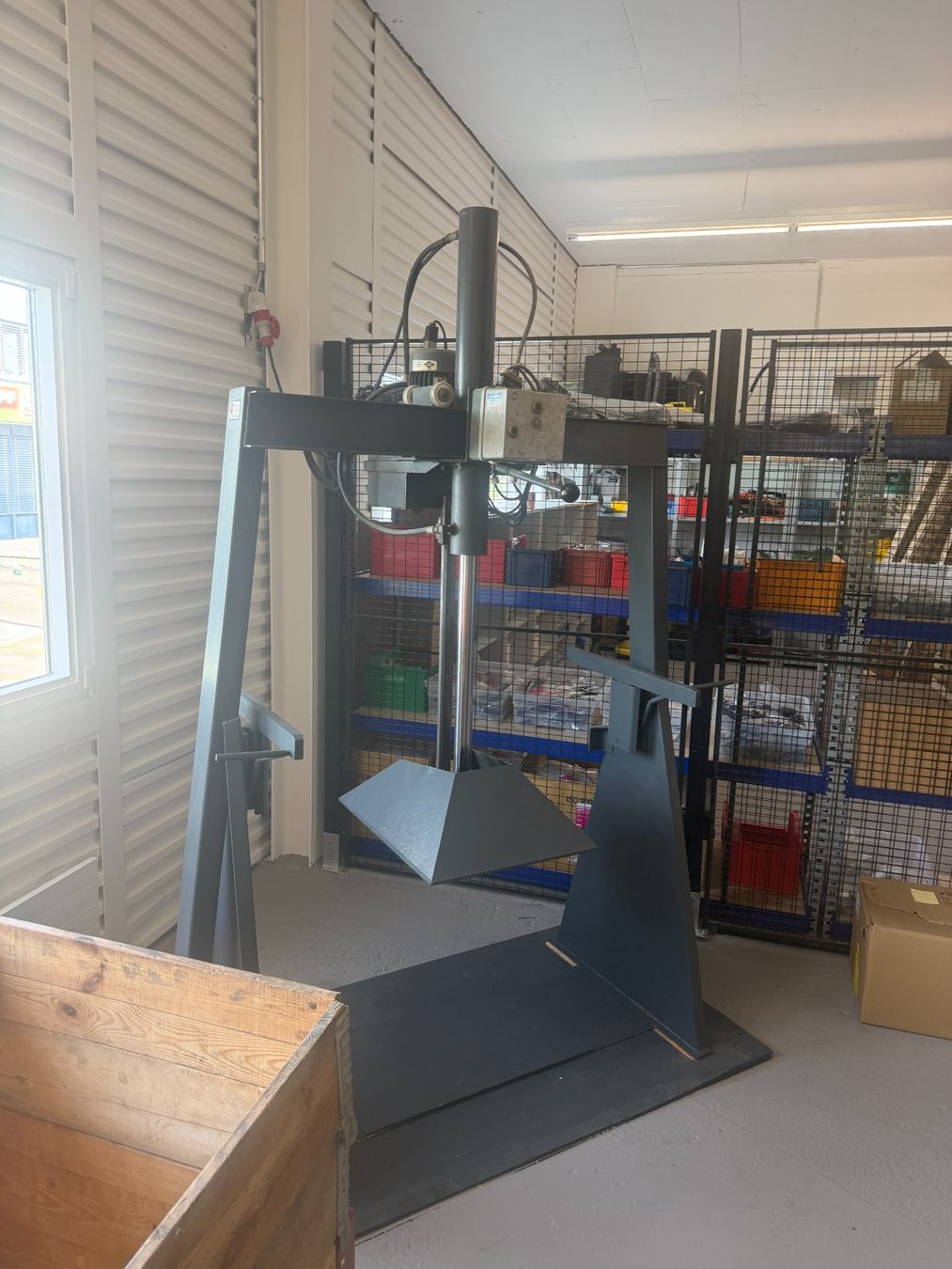 Tutte le macchine: Container Presse hydraulisch / gerader Hub horizontal – Usato da Pfäffikon SZ venduto da xevo_Networks 2