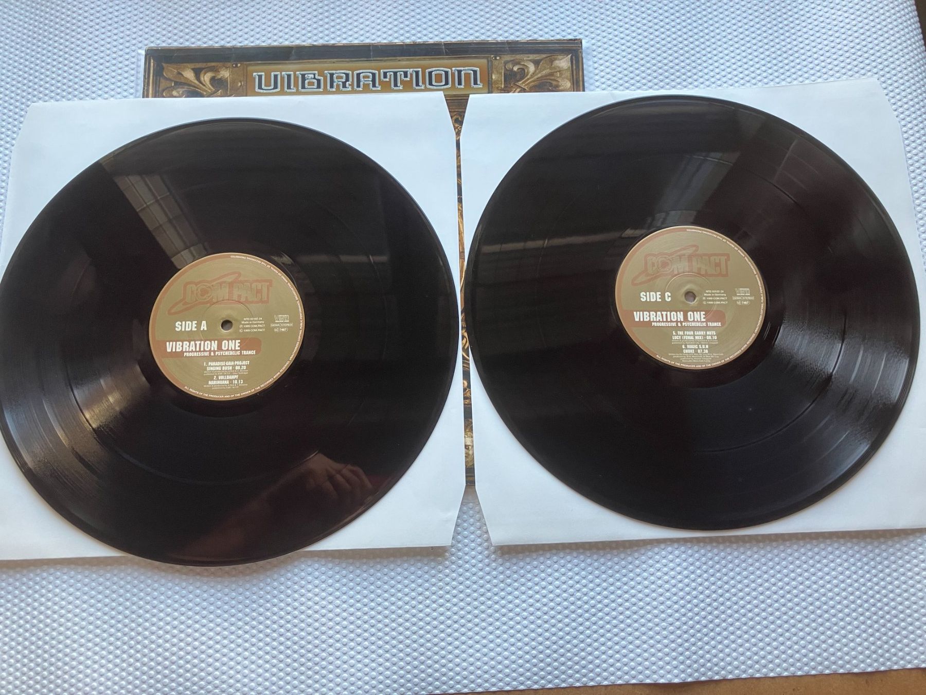 Schallplatten: Vibration One – Gebraucht aus Aarwangen von Jukebox3 4