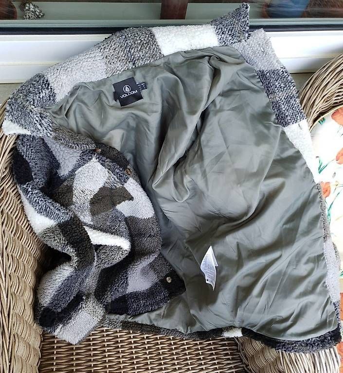 Jacken: Veste Silent Sherpa de Volcom Taille M – Gebraucht aus Nidau von jul_6tpv 1