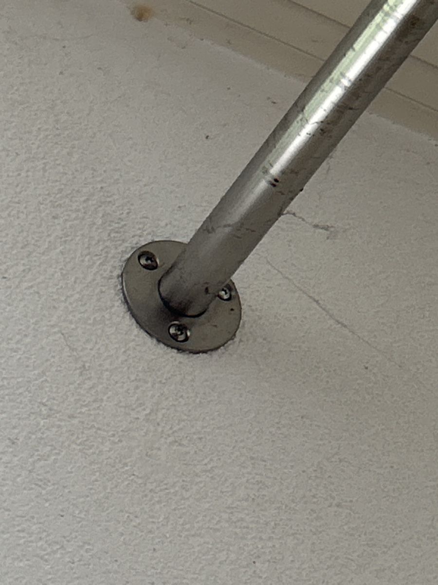 Schränke: Metall Stange - Ideal für Laden oder Kleiderschrank – Gebraucht aus Mörschwil von philmensa 1