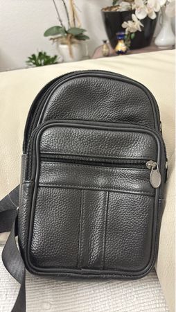 Schwarze  Umhängetasche / Brusttasche für den Sommer