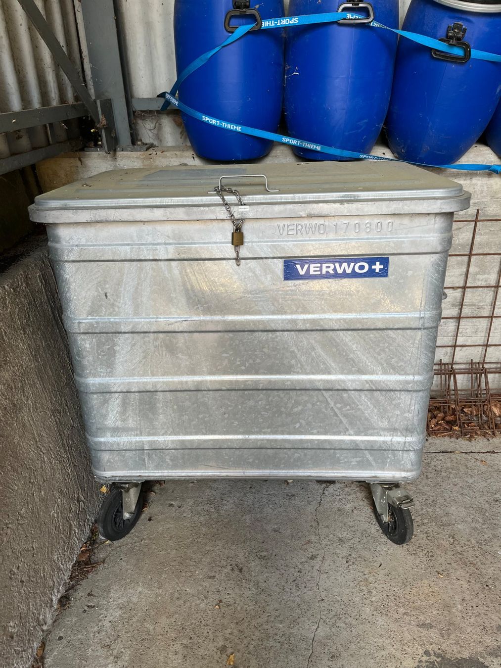 Eléments de bureau: Müll Container – D'occasion à Trimbach par Tripoli_Trimbach