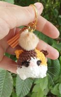 Amigurumi Schlüsselanhänger mit Katze  Trikolor 