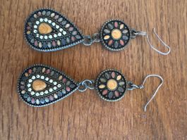 Modeschmuck (Hänckel für ins Ohr ist aus silber)