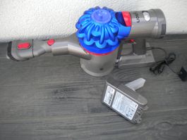 Dyson V-7 Akku-Handstaubsauger mit neue Batterie