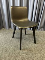 Fredericia Pato Woodbase mit Lederbezug