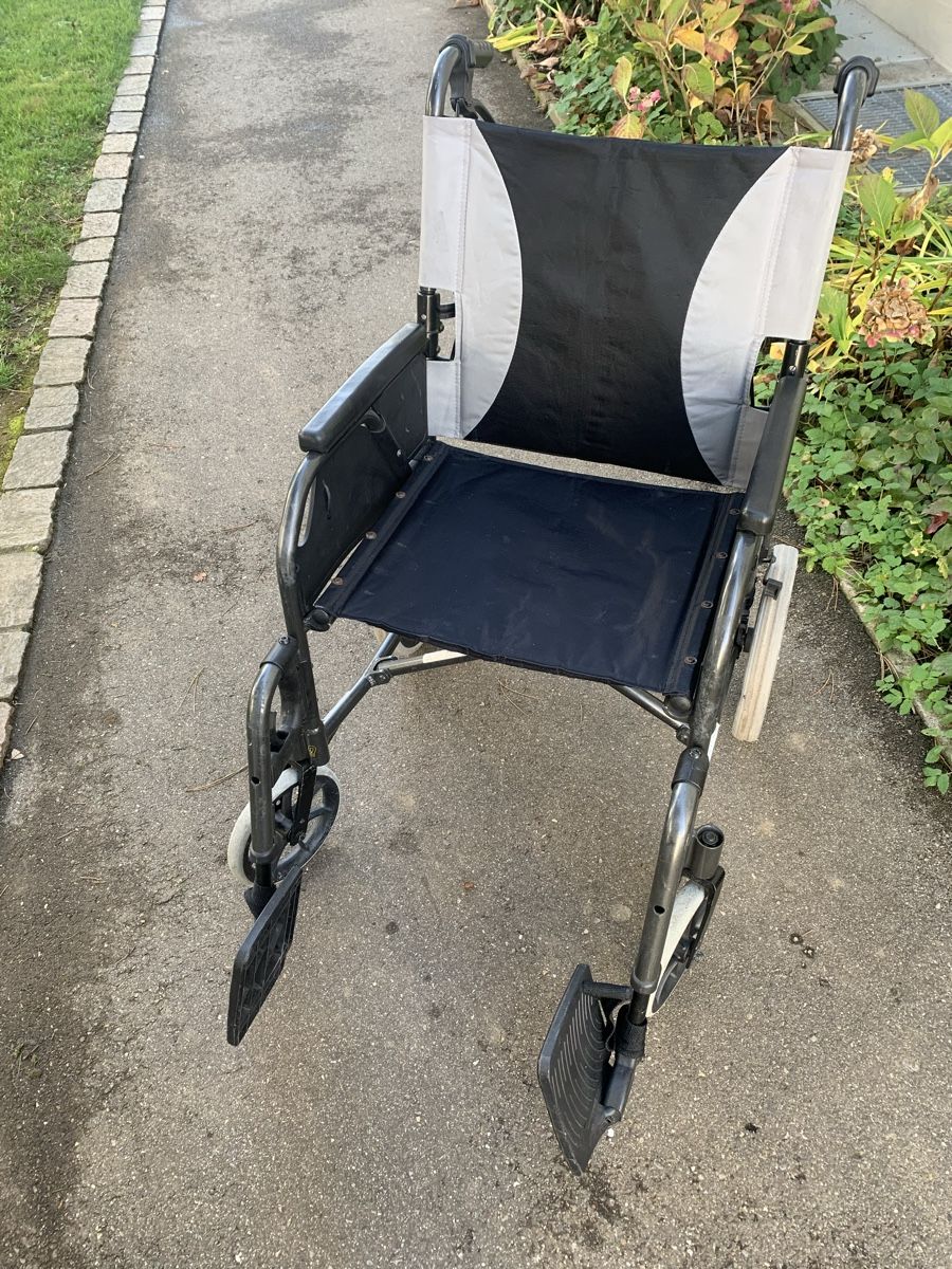 Ausili per la deambulazione: BREEZY Rollator – Usato da Gutenswil venduto da Bregenzer8610 1