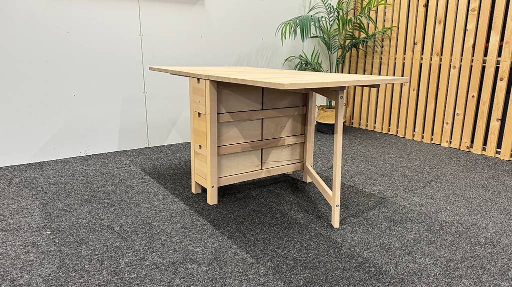 Tables: IKEA Tisch inkl. 2 Klappstühle – D'occasion à Münchenbuchsee par Mekran 1