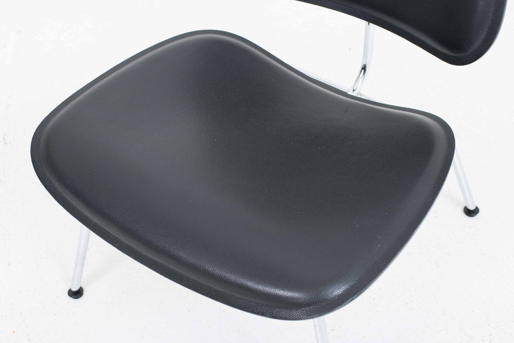 Poltrone: Vitra LCM Sessel mit Leder von Charles & Ray Eames – Usato da Zürich venduto da STUZH38 6