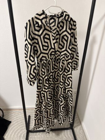 Kleid ZARA gemustert schwarz-weiss Groesse XS guter Zustand