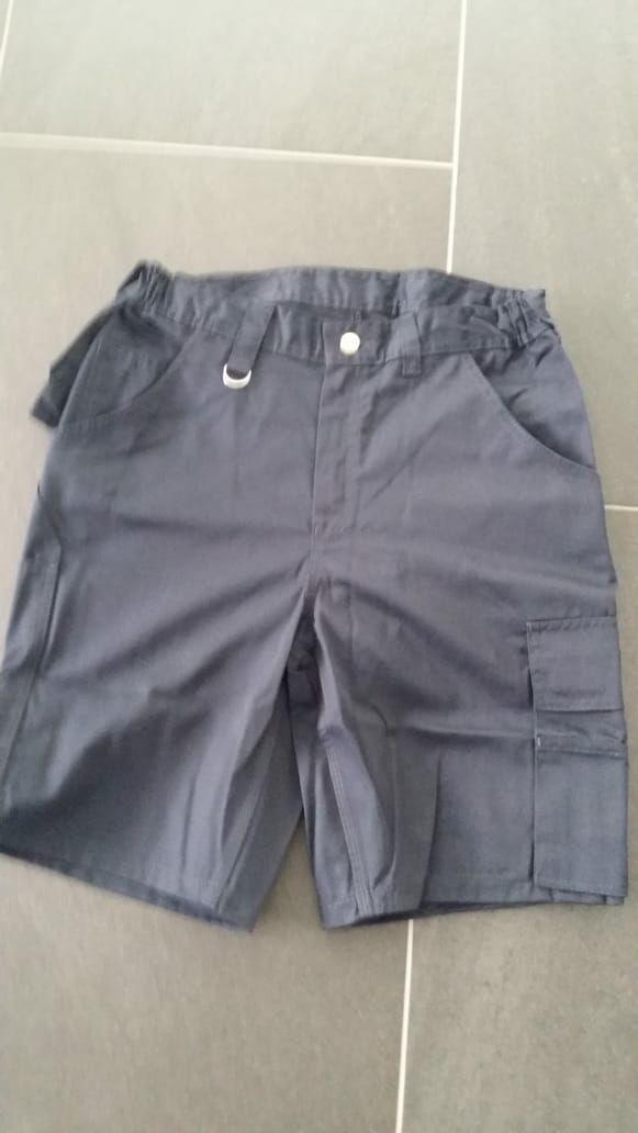 Pantaloni: Arbeits-Shorts Gr 44 Blau( Neu) – Nuovo e nell'imballaggio originale da Bischofszell venduto da badza72