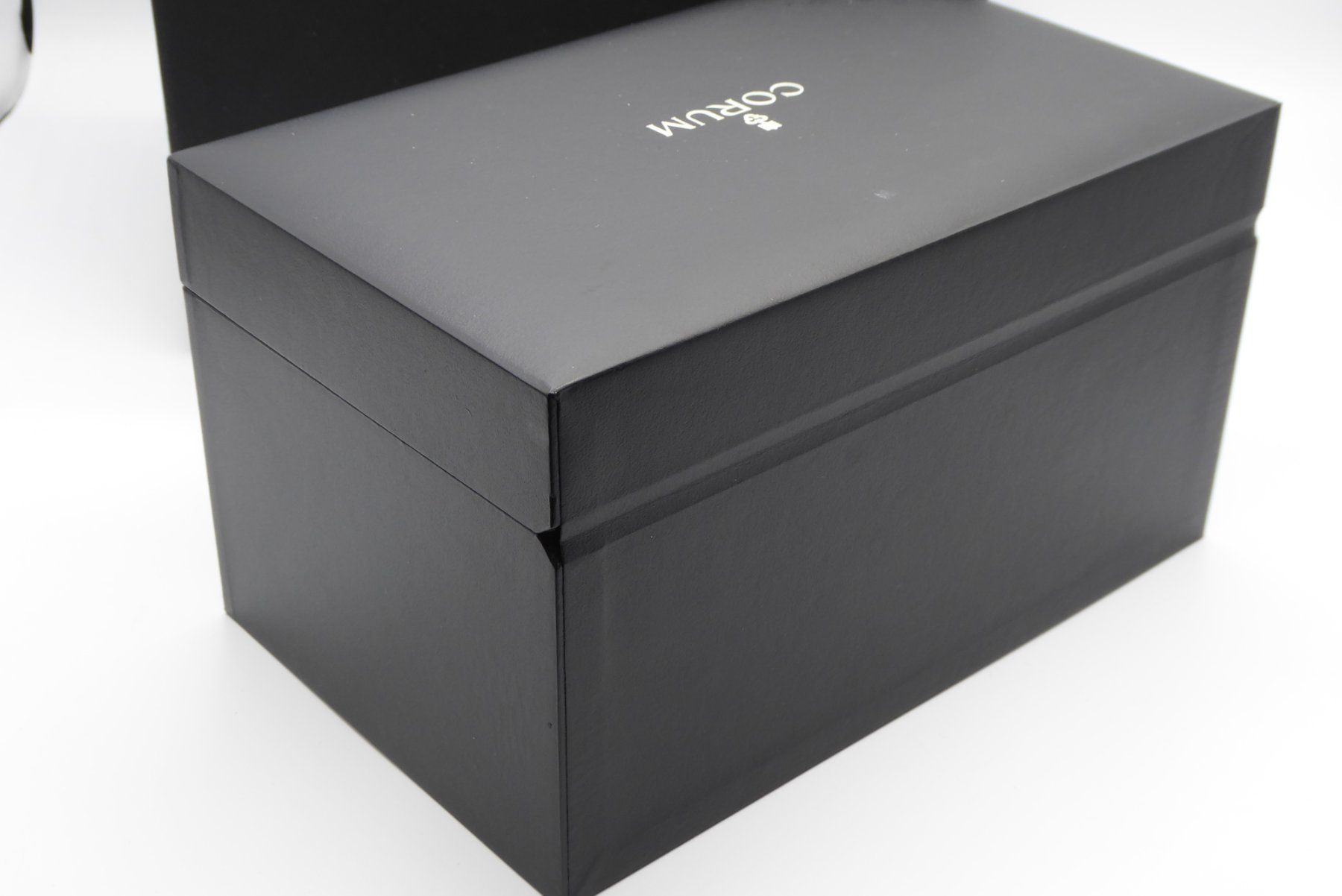 Corum Scatole porta orologi: Corum Limited Edition box fit for model Buckingham Wunderkam – Usato da Geneve venduto da adr_xk6n 1