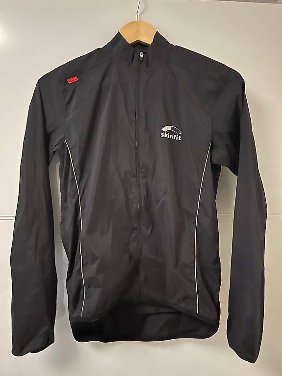 Jacken: "Skinfit" - leichte Windjacke – Gebraucht aus Vaduz von game81