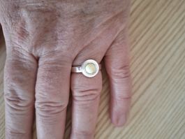 Silber Ring, Gr. 58 mit weissem Bernstein