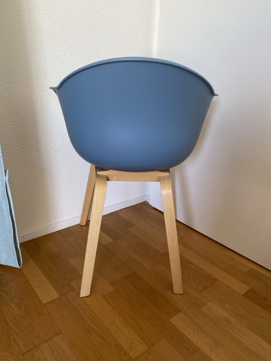 Westwing Sedie: Stuhl blau Kunststoffschale mit Holzbeinen – Nuovo (secondo la descrizione) da Bern venduto da Anaprandi 1