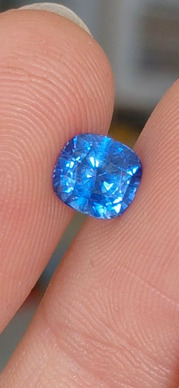 Pierres précieuses: Saphir Blue Vividly saturation – D'occasion à Bévilard par Yougems 5