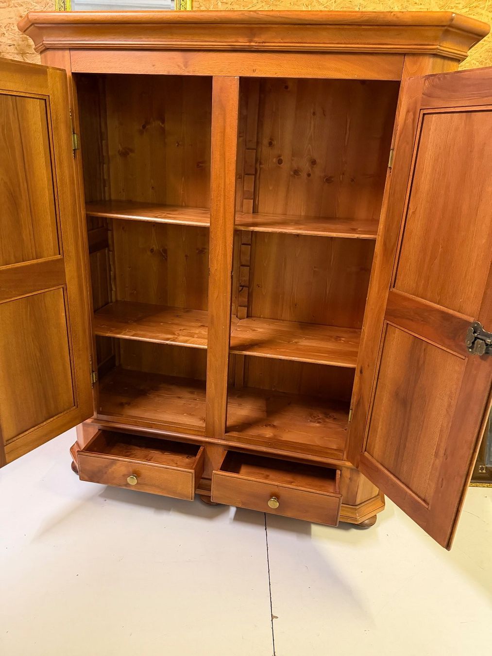 Armadi: Hallenschrank Nussbaum – Usato da Ebikon venduto da Berku 3