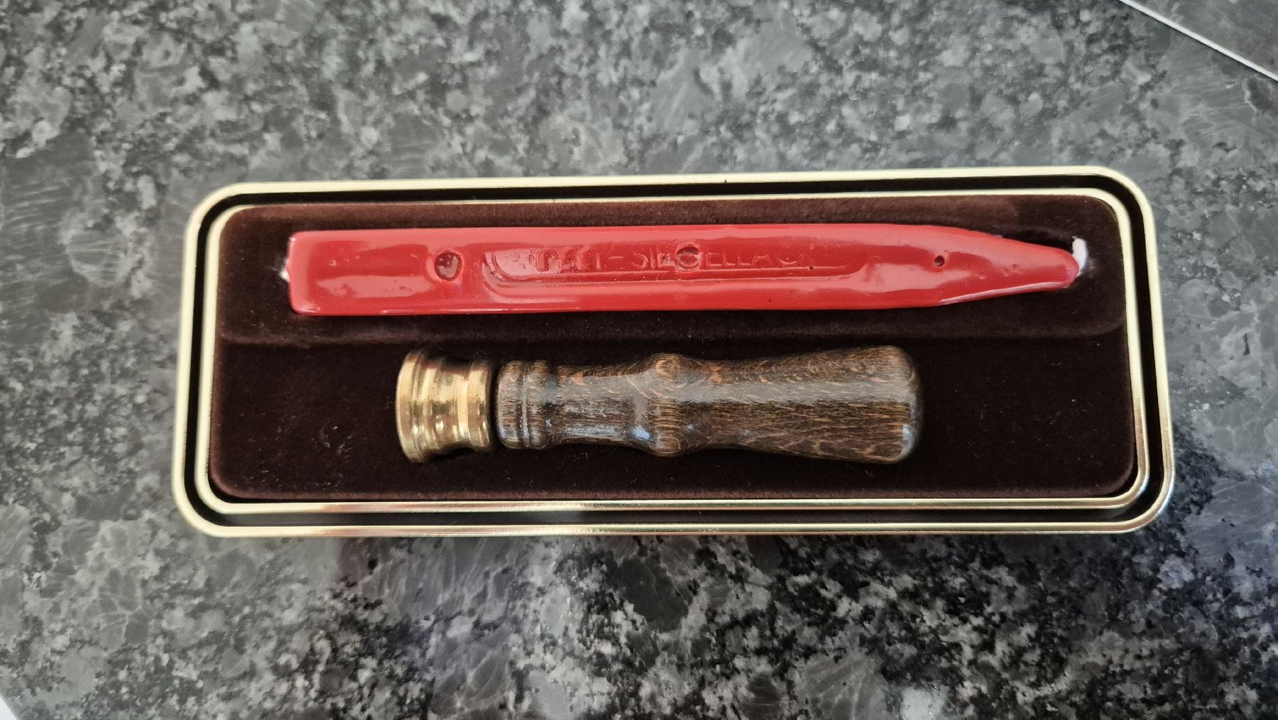 Timbri: Petschaft Siegelstempel antik mit Monogramm "RF" + Siegellac – Nuovo e nell'imballaggio originale da St. Margrethen SG venduto da ant_wnp6