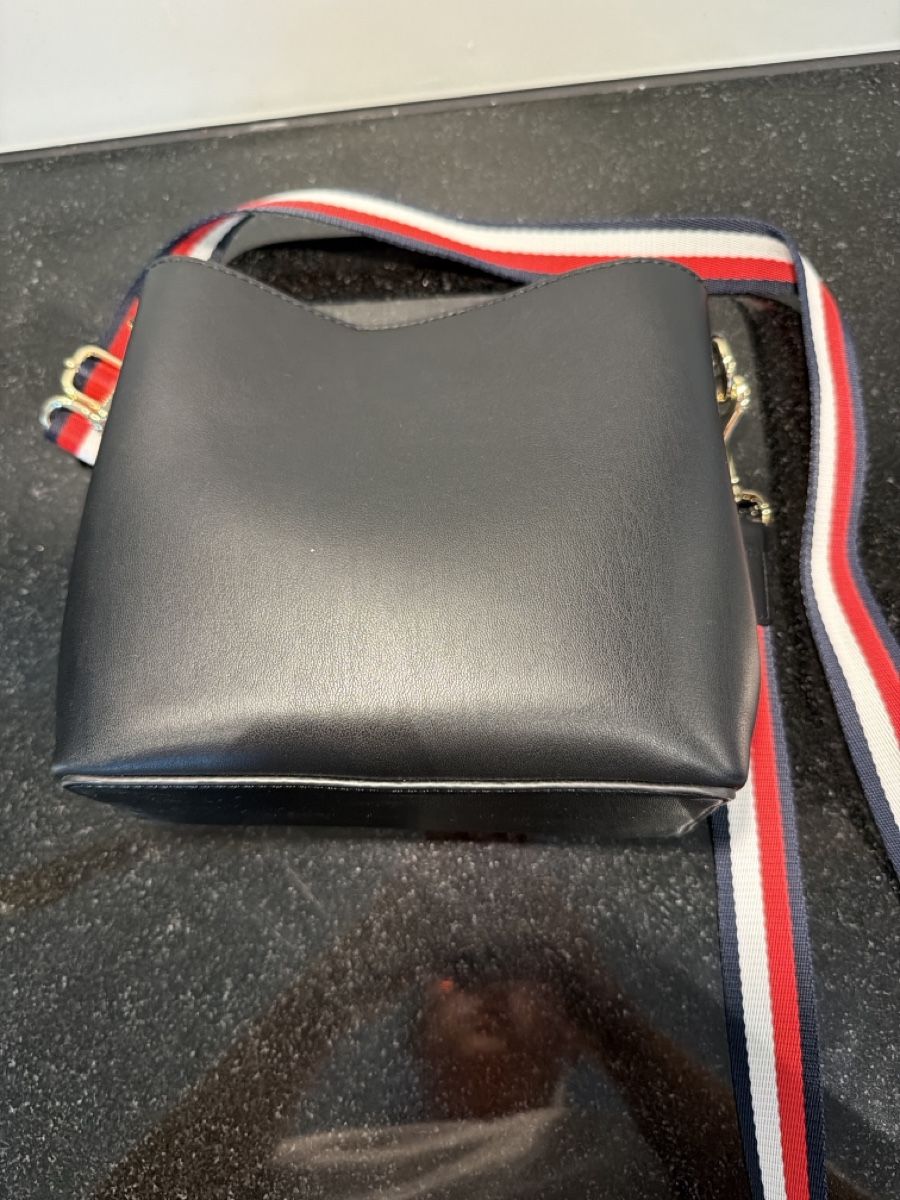 Tommy Hilfiger Taschen für Damen: Tommy Hilfiger Tasche – Neu (gemäss Beschreibung) aus Teufenthal AG von ram_lkf7 3