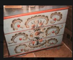 Commode en sapin ouvrant à 3 tiroirs - Italie 1900