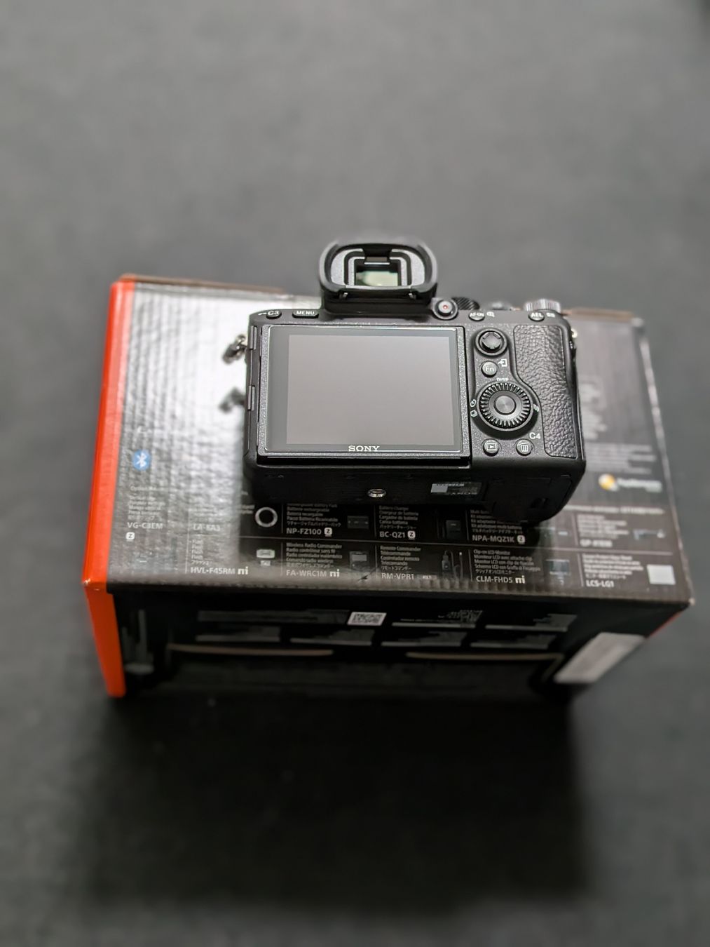 Sony Kamera: Sony a7R III Mirrorless Camera Body – Neu (gemäss Beschreibung) aus Baar von zah_6f9l 1