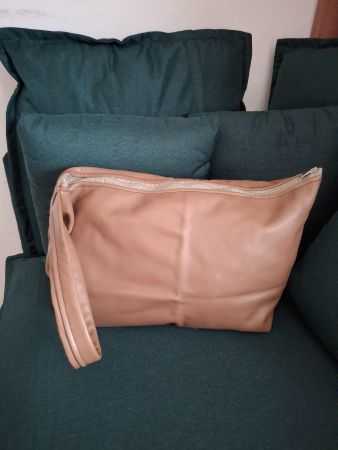 Elegante Clutch aus Leder - Braun. 54 cm x 31 cm x 16 cm