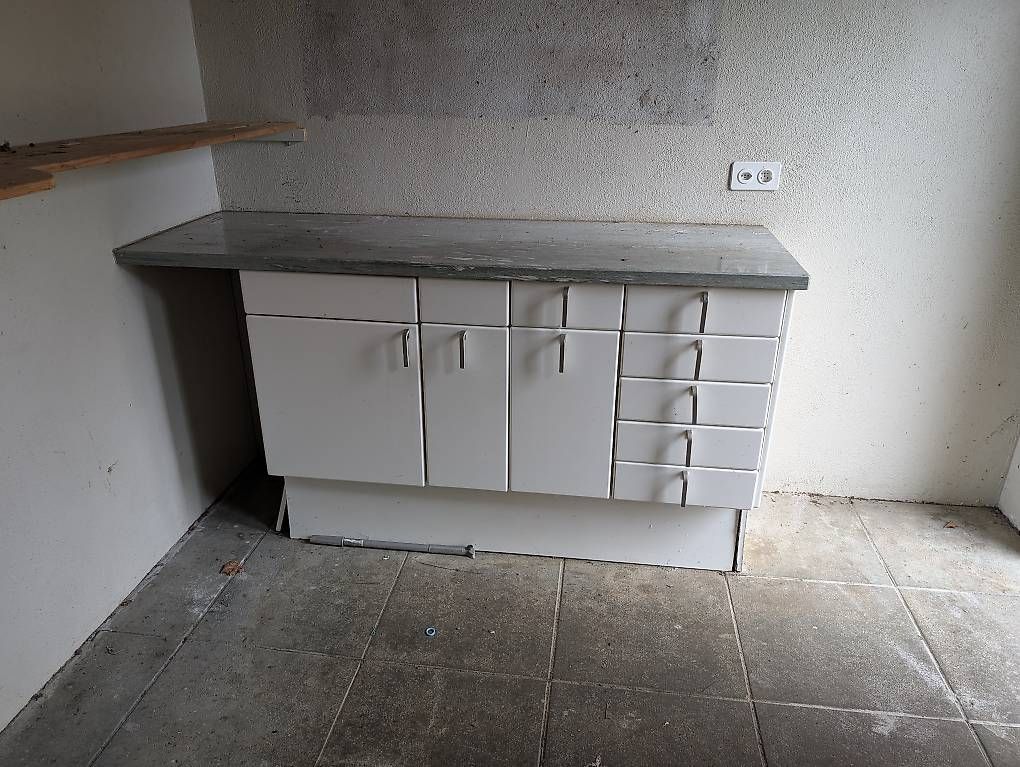 Cucine complete: Designer Küche mit schöner Platte – Usato da Bettingen venduto da EricFoster 1