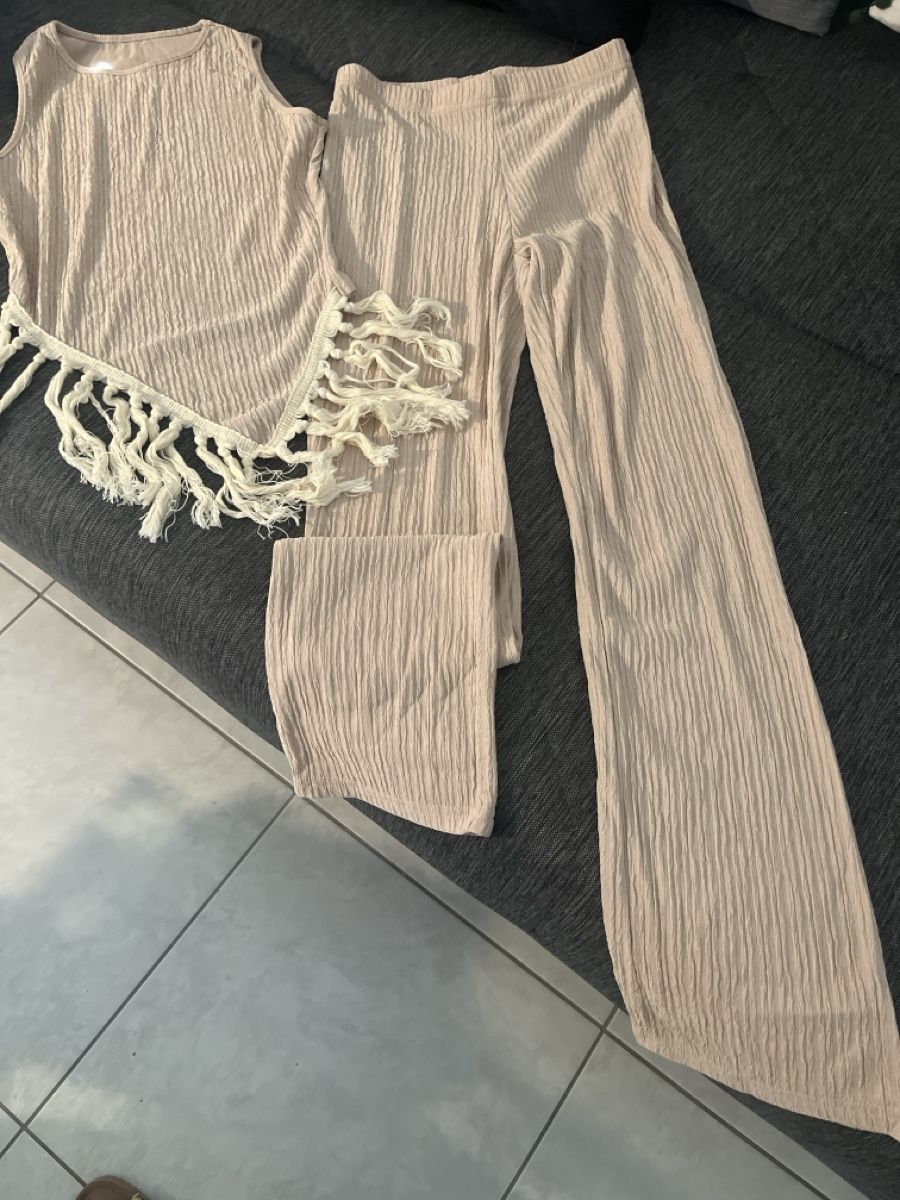 Shein Lotti di vestiti: 2 teiliger Set – Nuovo (secondo la descrizione) da Wil SG venduto da smu_l76j
