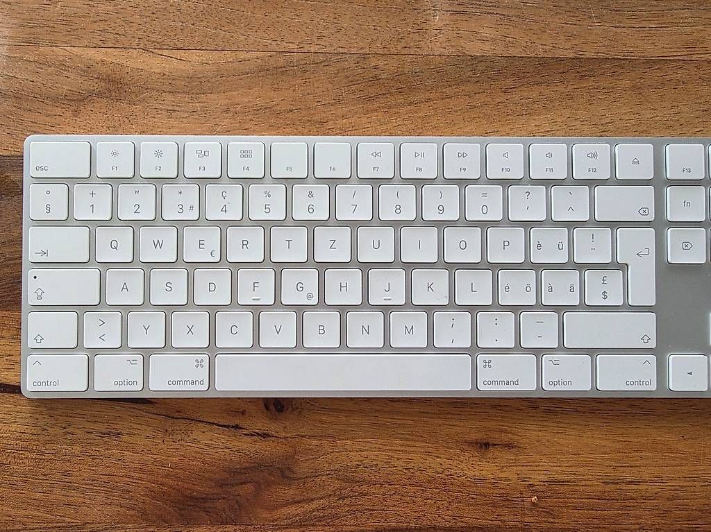 Tastiere: Apple Magic Keyboard A1843 CH mit Ziffernblock – Usato da Dietlikon venduto da Bonamesa 2