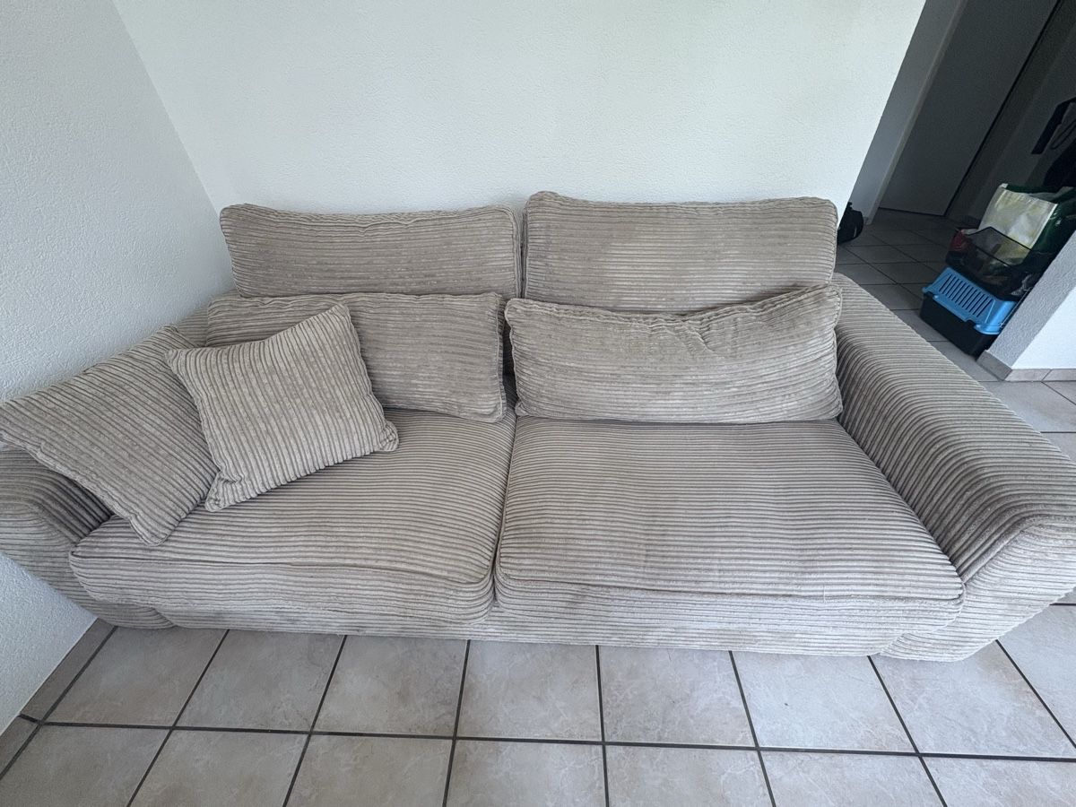 Sofas: Comfy Corduroy Sofa   – D'occasion à Lüscherz par ine_rdx7