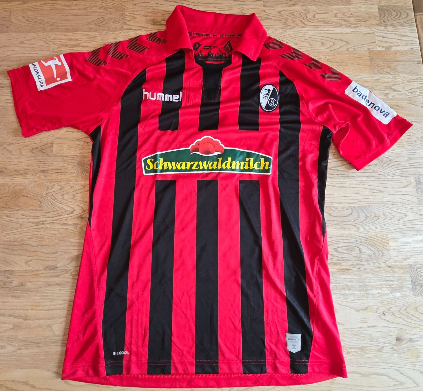 Hummel Canottiere & Pantaloni: SC Freiburg | Waldschmidt | 2019/20 | mit Patch – Usato da Zollbrück venduto da MiKron 1