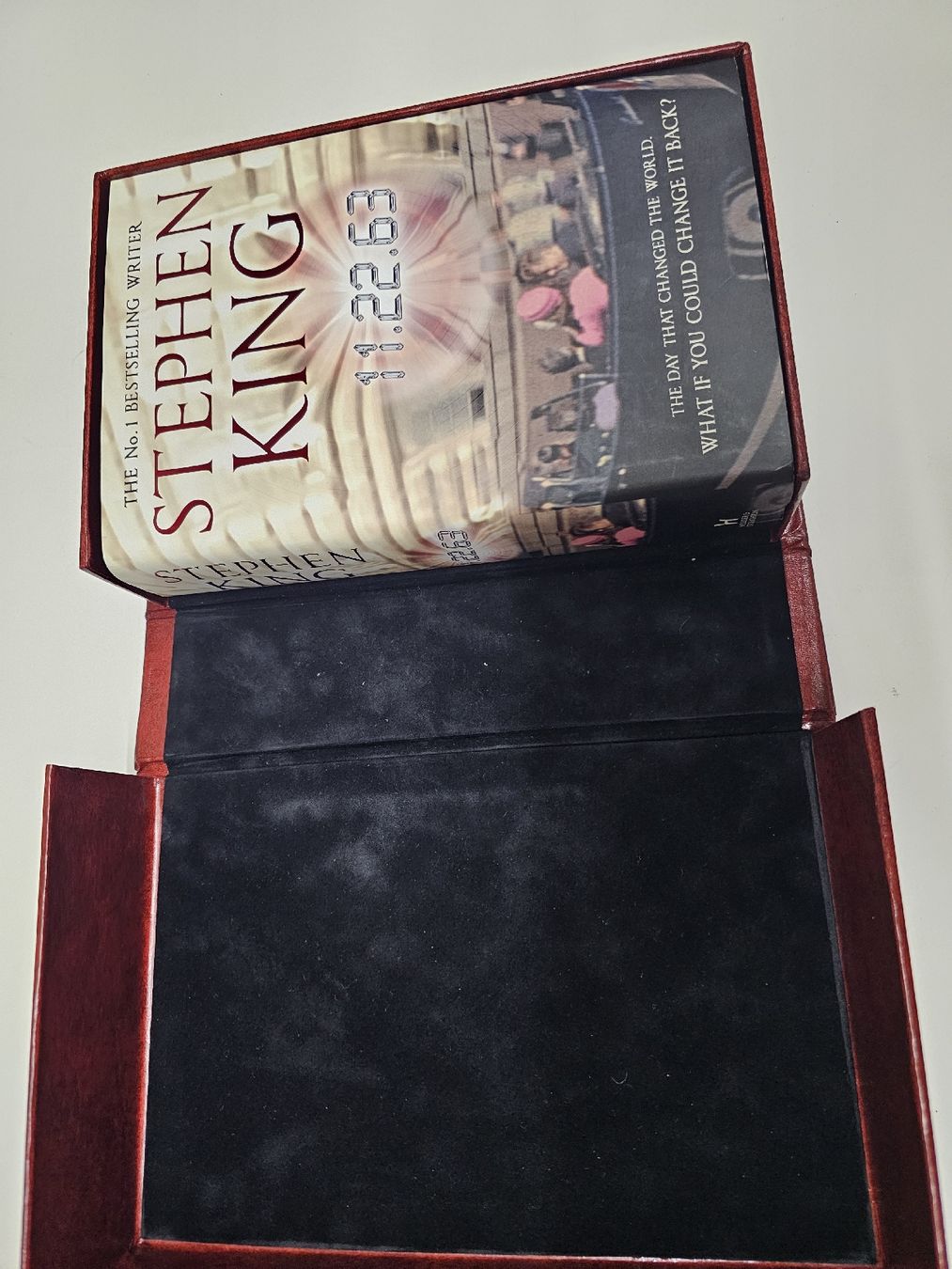 Libri: Stephen King Buch 11.22.63 in Schuber Englisch – Nuovo (secondo la descrizione) da Niederrohrdorf venduto da DieBuechersammlerin