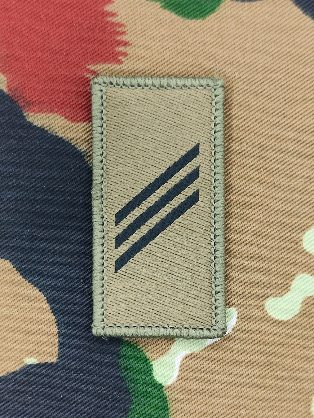 Schweizer Armee Uniformi: Gradabzeichen Obergefreiter, Variante 1 – Usato da Bauma venduto da SwissMilitaria