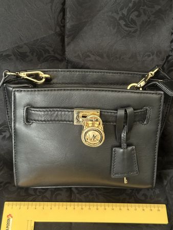 MICHAEL KORS Umhängetasche in Schwarz