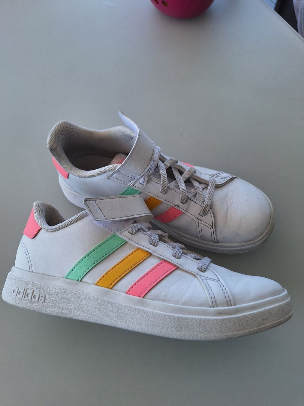 Adidas Scarpe per ragazze: Lässige Sneaker von Adidas – Usato da Cham venduto da Fiftyfive 5