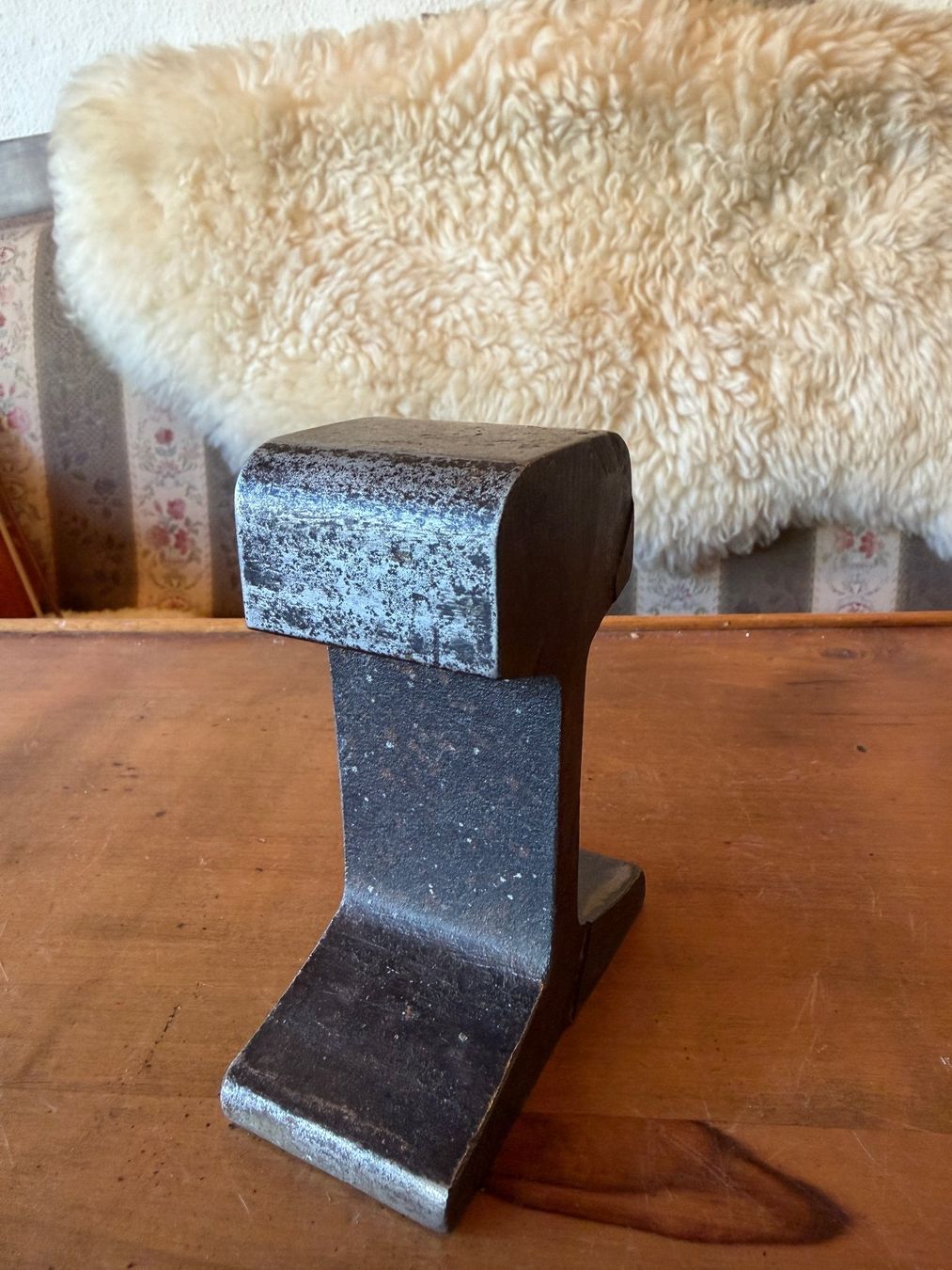 Attrezzi da lavoro: Teil einer Eisenbahnschiene, kleiner Mini-Amboss – Usato da Zofingen venduto da Schekke 2