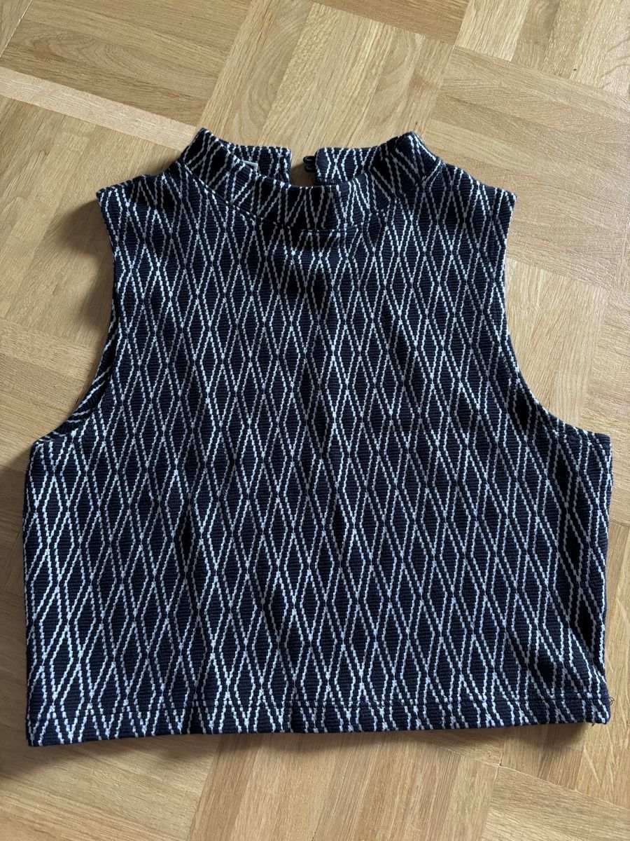 Top: Schwarz-weiss Top – Usato da Basel venduto da rebecca_b