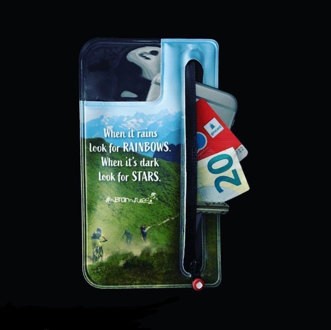 Apple Cover & Protezioni schermo: pOcpac Hülle– When it rains..., Gross – Nuovo e nell'imballaggio originale da Gommiswald venduto da Bullhead 3
