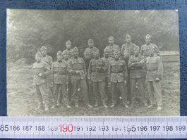 ARMEE SCHWEIZ SOLDATEN GRUPPEN-FOTO MILITÄR AK ANTIK