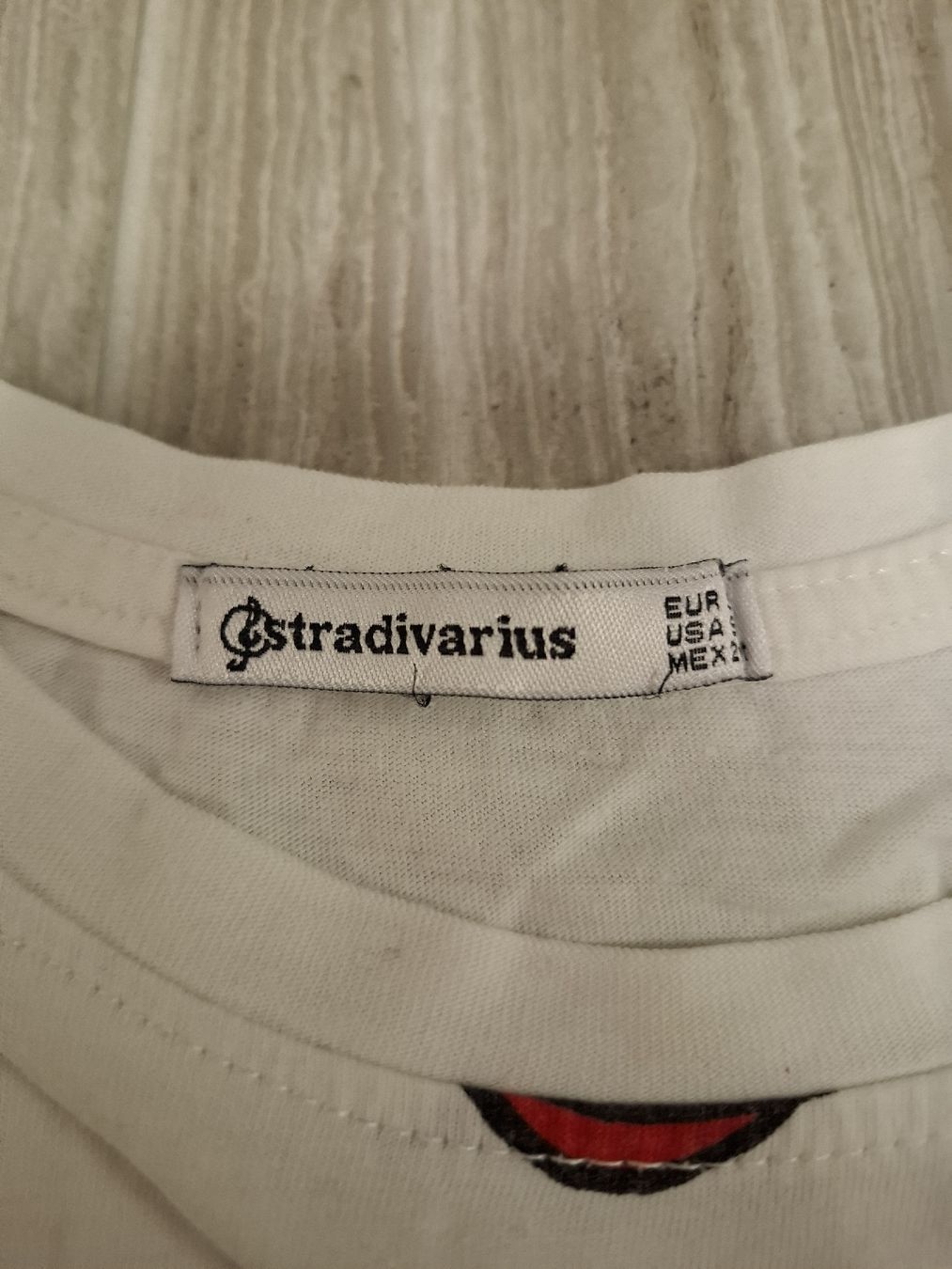 T-shirt: t-shirt blanc motif lèvres taille S – Usato da Ecublens FR venduto da ame_y8tq 2