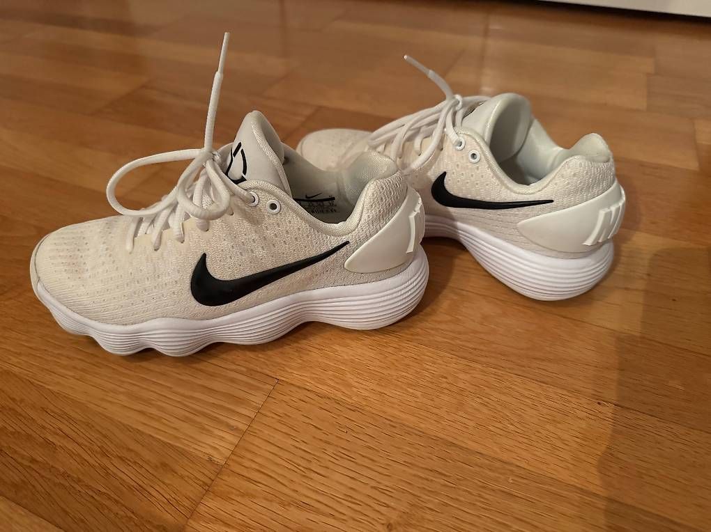 Herrenschuhe: Nike 36.5 Hyperdunk 2017 Low – Gebraucht aus Pfäffikon SZ von Melanie335