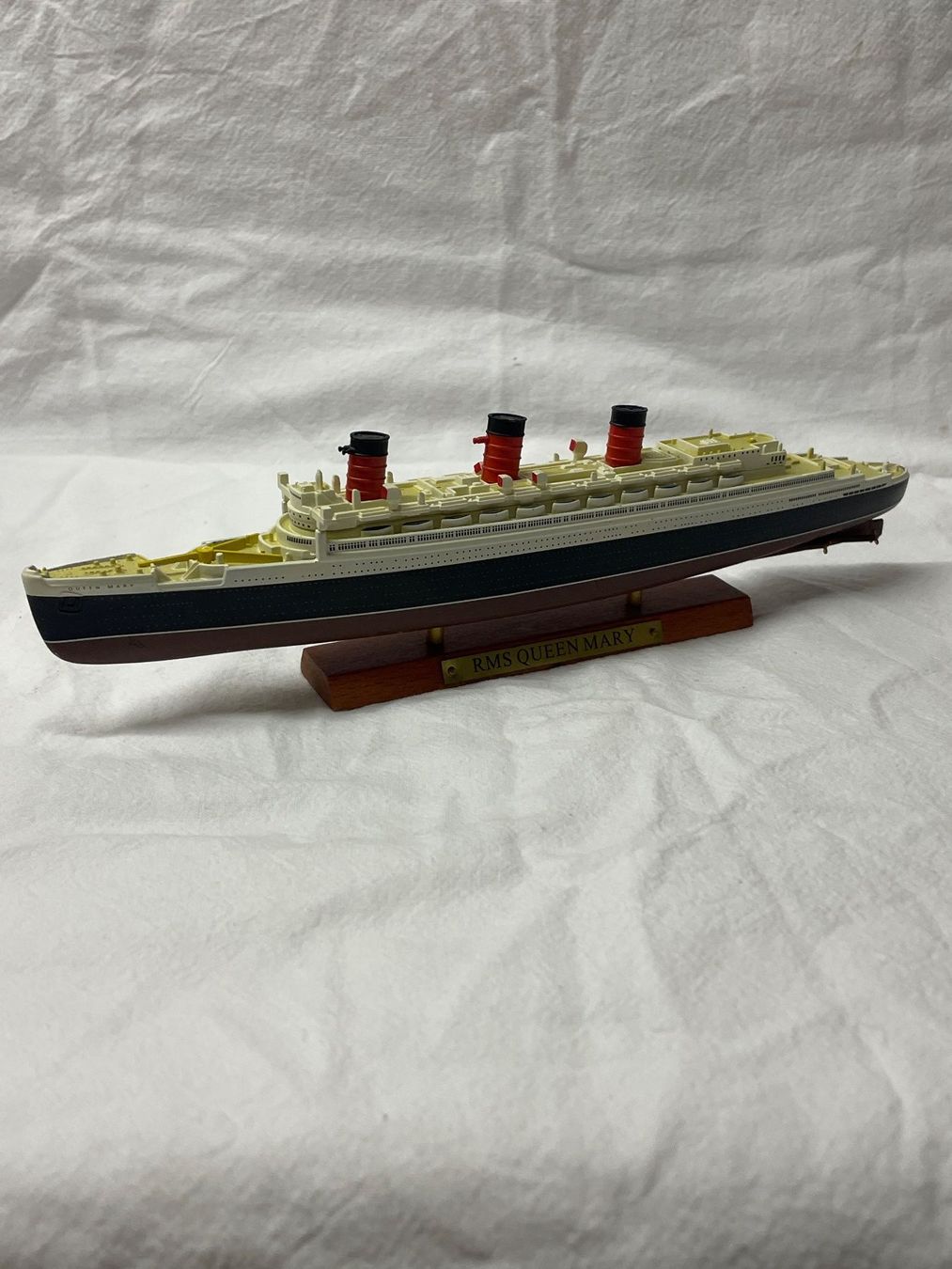 Modellbausätze & Standmodelle: RMS Queen Mary Model Ship – Gebraucht aus Meyrin von sul_v67f