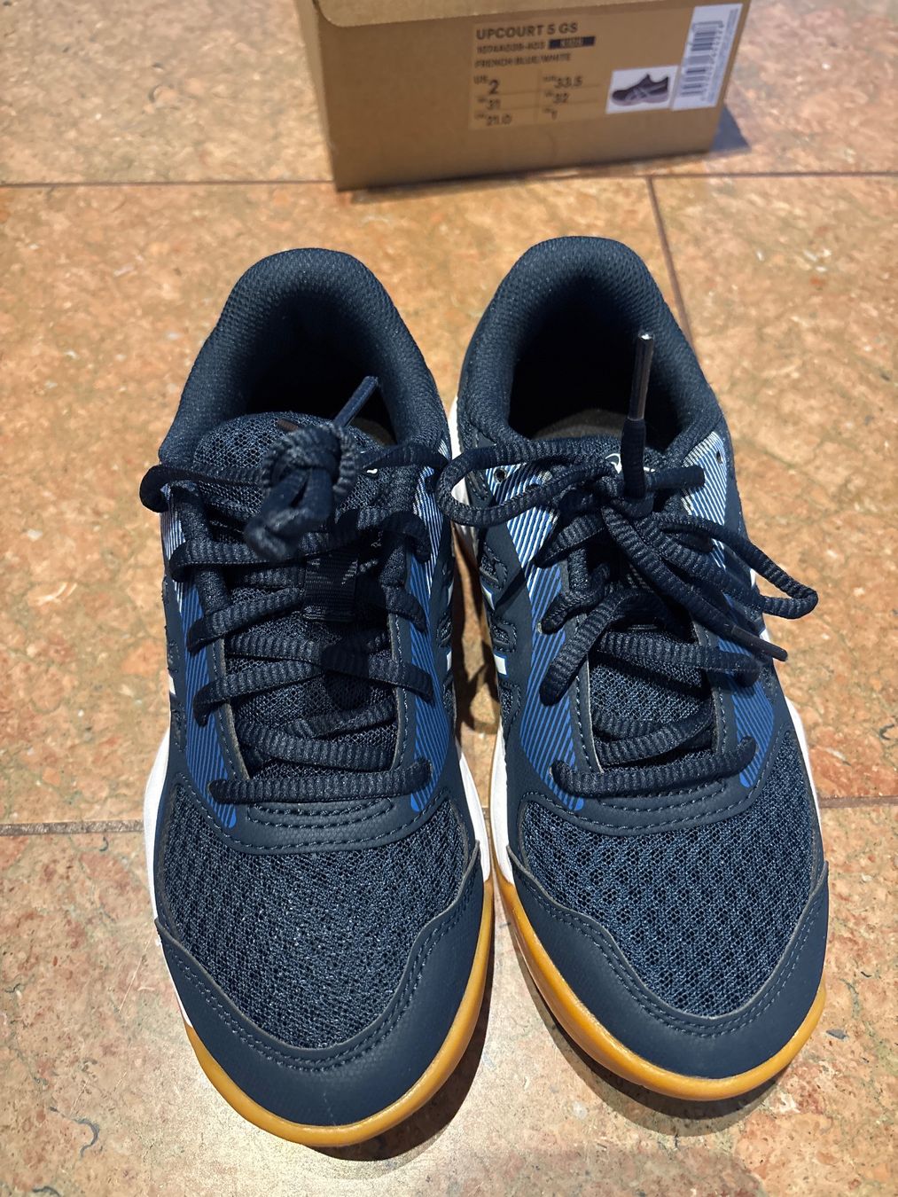 Asics Scarpe per ragazzi: Asics Hallenschuhe Gr 33.5, neu – Nuovo e nell'imballaggio originale da Zürich venduto da aniam